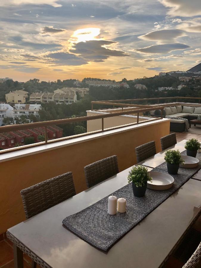 Luxurious Duplex Penthouse With Golf And Sea Views Lejlighed Benalmádena Eksteriør billede
